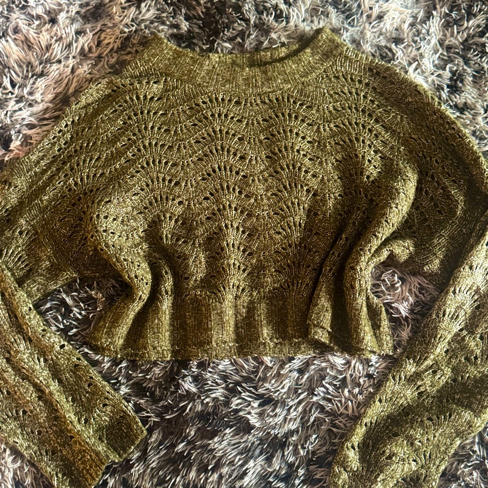 Urban Outfitters Women’s Cropped Crochet Long Sleeve Crewneck Sweater Size M​
